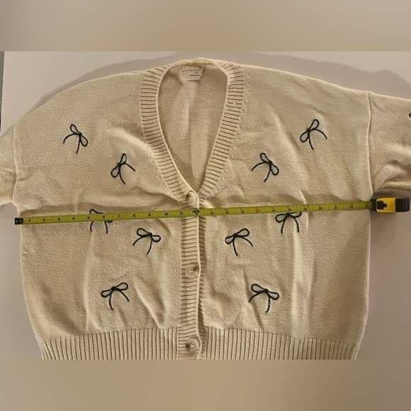 Dreamers by Debut cream v-neck cardigan bow graphic sz M/L cottagecore coquette - Picture 5 of 7